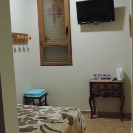 Albergue Santo Tomas De Canterbury 莱昂 外观 照片