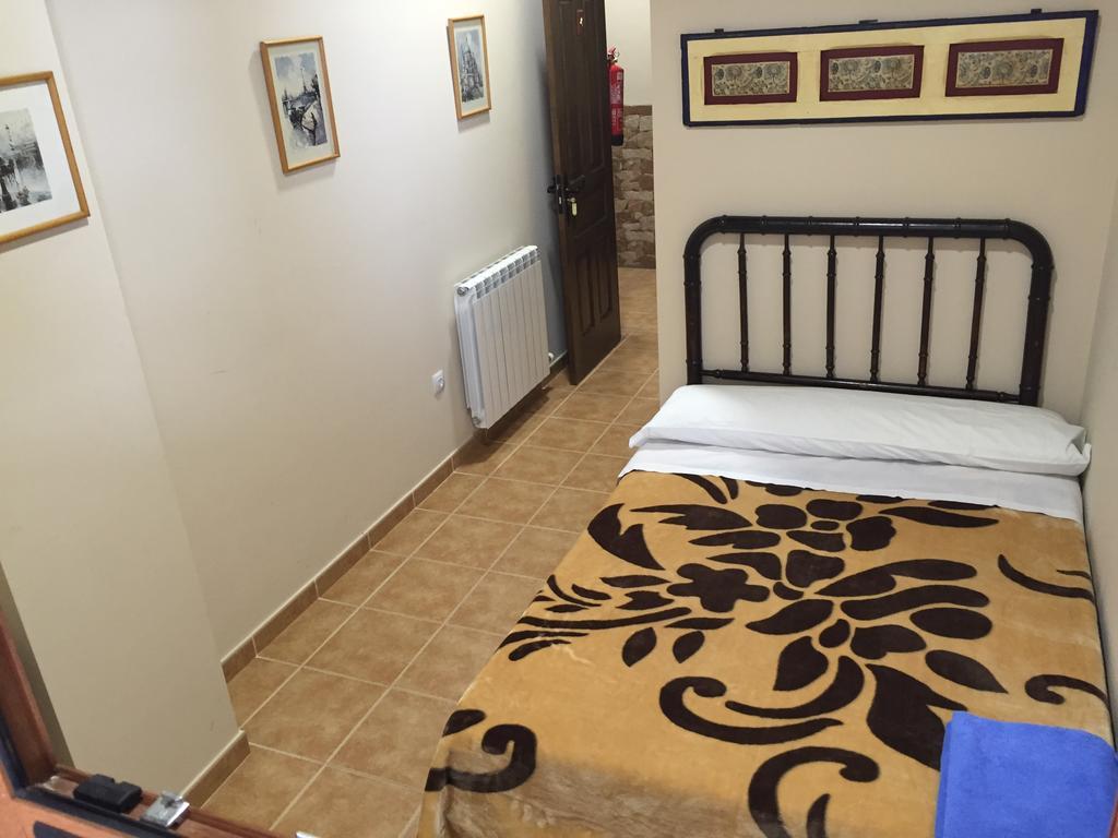 Albergue Santo Tomas De Canterbury 莱昂 外观 照片
